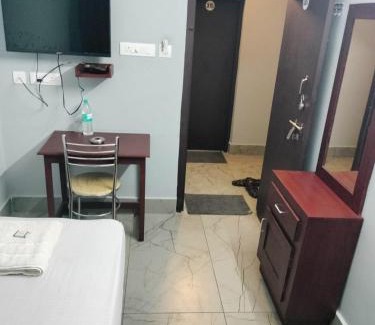 Payyanur Hotel | Everest lodge