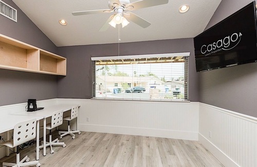 Covey House | Everett Street Retreat ~ Backyard Paradise Resort Style Setting 4BR Heated Pool