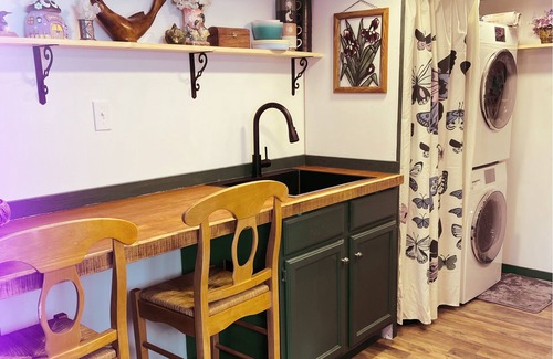 Nancy Cottage | Everglow Hollow- Adorable Tiny House near Lake Cumberland, KY. Pet Friendly!