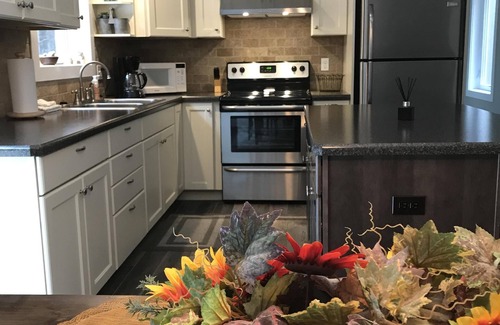 Traverse City House | Evergreen Cottage in Lake Ann