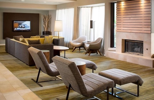 Boca Raton Hotel | Everything You Need For The Perfect Vacation! Pet-friendly, Free Parking, Pool!