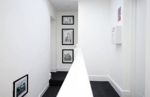 Newport Apartment | Eveswell Studios Comfort Studio 1