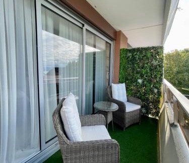Evian-les-Bains Apartment | Evian appartement confort Vue lac et parking privé