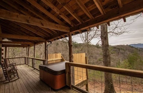 Townsend Cabin | Evie's Mountain Castle 2 Bedroom Cabin by RedAwning