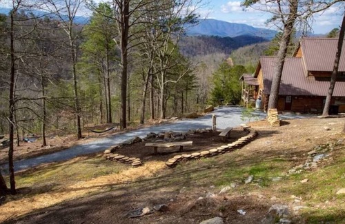 Townsend Cabin | Evie's Mountain Castle 2 Bedroom Cabin by RedAwning