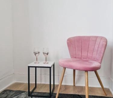 Gravesend Apartment | Evo Stays - 2 bedroom, 2 mins walk to Station