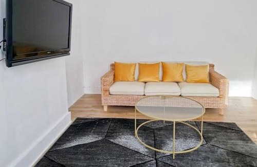 Gravesend Apartment | Evo Stays - 2 bedroom-2 mins walk to Station