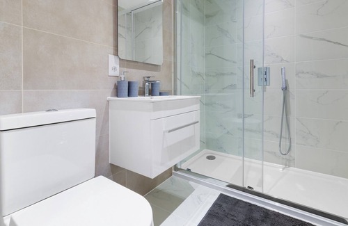 Tolworth Apartment | Ewell Modern Design 2 Bedroom Apartment - Surbiton