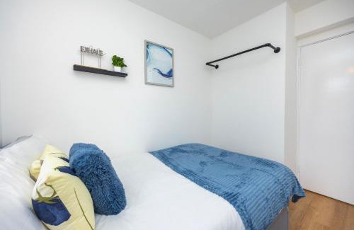Docklands Apartment | Excel O2 Stunning Large 3 bedroom Apartment with Balcony