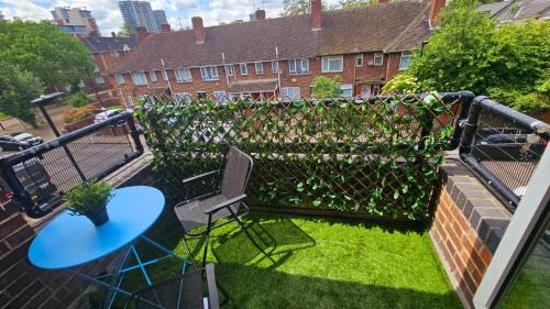 Docklands Apartment | Excel O2 Stunning Large 3 bedroom Apartment with Balcony