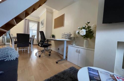 Gravesend House | Excellency Stays , Contractors ,families , Comfort Home , Free Parking ,
