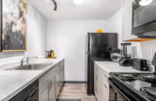 DeBaliviere Place Apartment | Exciting, alluring and welcoming space! Home Away from Home!