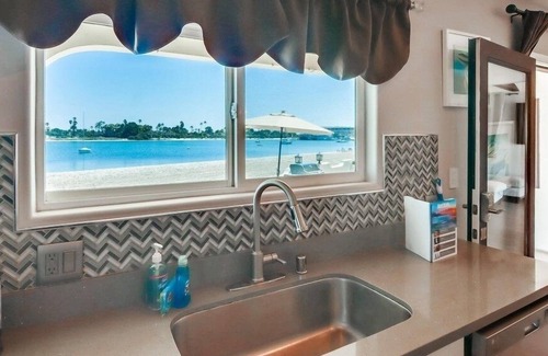 Central Mission Beach Villa | Exclusive 1,000sf Ground Level Waterfront Patio + AC