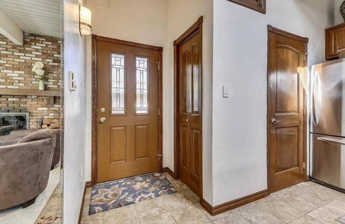 Aspen Condo | Exclusive 2 Bedroom Mountain Vacation Rental in the Heart of Downtown Aspen One Block From Silver Queen Gondola