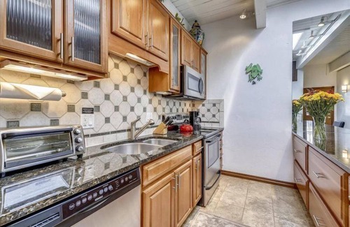 Aspen Condo | Exclusive 2 Bedroom Mountain Vacation Rental in the Heart of Downtown Aspen One Block From Silver Queen Gondola