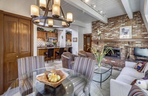 Aspen Condo | Exclusive 2 Bedroom Mountain Vacation Rental in the Heart of Downtown Aspen One Block From Silver Queen Gondola