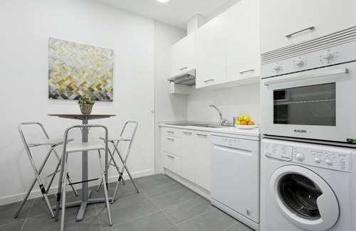 Palos de la Frontera Apartment | Exclusive 3BR Apartment Near Retiro Park. Reina Sofia II