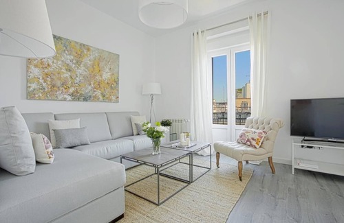 Palos de la Frontera Apartment | Exclusive 3BR Apartment Near Retiro Park. Reina Sofia II