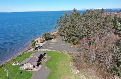 Aberdeen Apartment | Exclusive Bayside RV Sites
