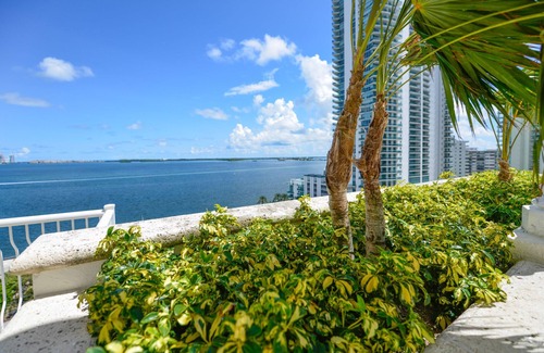 Brickell Apartment | Exclusive condo at Brickell with pool