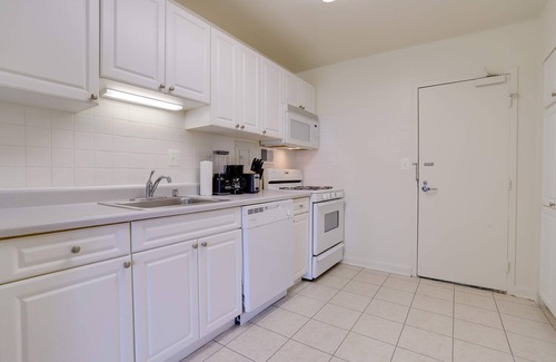 Crystal City Apartment | Exclusive Condo at Crystal City