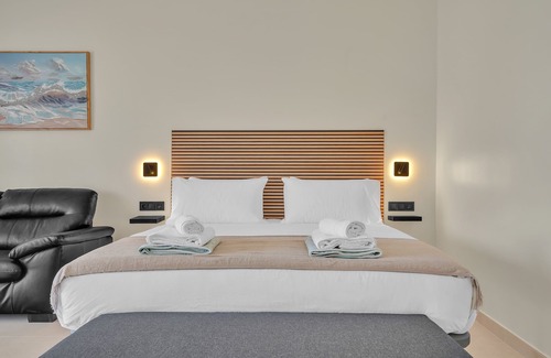Puerto Banus Bed & Breakfast | Exclusive Double Room in Occidental Puerto Banús