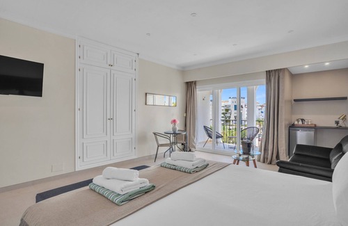 Puerto Banus Bed & Breakfast | Exclusive Double Room in Occidental Puerto Banús