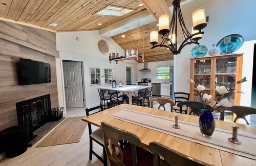 Powers Lake Villa | EXCLUSIVE LAKEFRONT with beach, beach house, piers, trampoline + sister villa