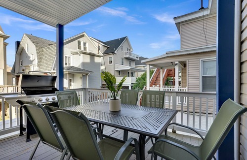 Atlantic City House | Exclusive Oceanfront House –Pickleball Rackets, Bikes Included