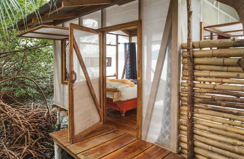 Tierra Oscura House | Exclusive Jungle Retreat on Bioluminescent Lagoon