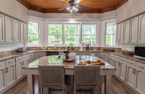 Chapin House | Exclusive Peninsula Retreat on Lake Murray – Beach, Fire Pit & Stunning Sunsets