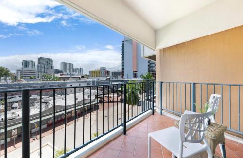 Darwin City Centre Apartment | Exclusive Resort-style Living with Balcony & Pool