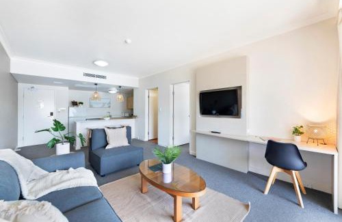 Darwin City Centre Apartment | Exclusive Resort-style Living with Balcony & Pool