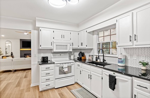 Greenville - Spartanburg House | Exclusive Retreat in Greenville Close to Woodruff Rd, Pelham Rd, and Downtown