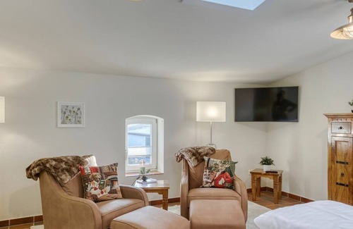 Dobbin-Linstow Apartment | Exclusive stagecoach suite in an old post station - Stagecoach suite