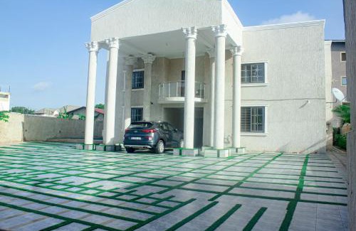 Accra Apartment | Exclusive Villa in 5-star, 3-Bed Hideout, Private Pool,Wifi-in East Legon, Accra