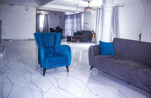 Accra Apartment | Exclusive Villa in 5-star, 3-Bed Hideout, Private Pool,Wifi-in East Legon, Accra