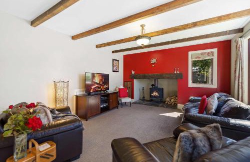 Lower Shotover House | Executive Detached Home Luxury Spa