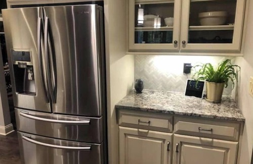 Buechel House | Executive East End Derby Home with Heated Pool