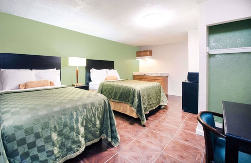 Eagle Pass Hotel | Executive Inn and Kitchenette Suites