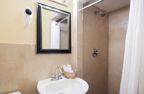 Eagle Pass Hotel | Executive Inn and Kitchenette Suites