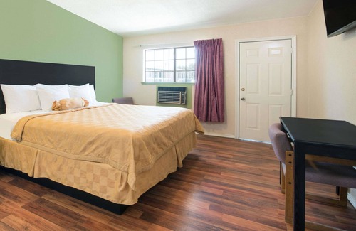 Eagle Pass Hotel | Executive Inn and Kitchenette Suites