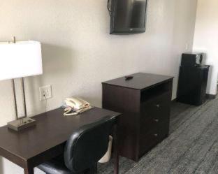 Joaquin Hotel | Executive Inn and Suites Joaquin