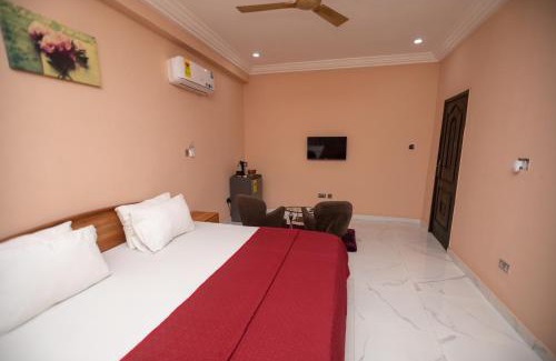 Accra Apartment | Executive Large Room with Ensuite