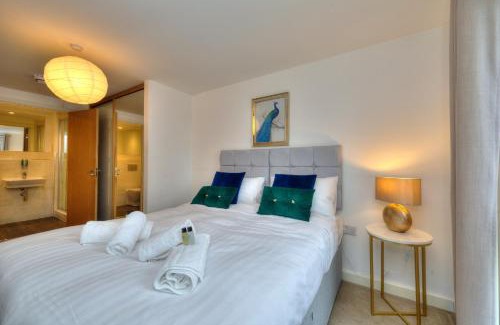 Milton Keynes Apartment | Executive Oakgrove Apartment by PAY AS U STAY