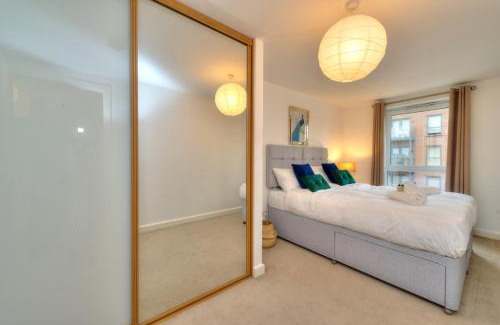 Milton Keynes Apartment | Executive Oakgrove Apartment by PAY AS U STAY