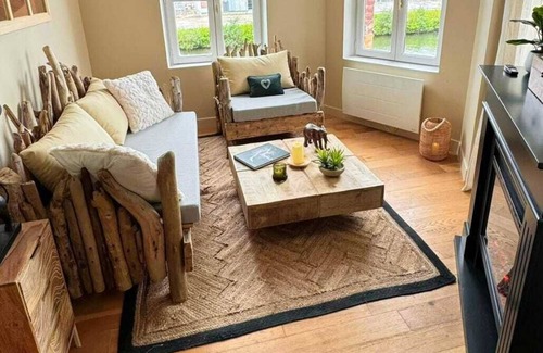 Saint-Maurice Apartment | Exotic suite with cinema, private spa & Savannah decor ๐พ๐ฟ, Enjoy your life