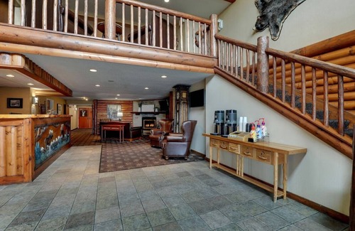 Quincy Hotel | Expanded Double in Stoney Creek Quincy! 2 Double Beds, Club Chair