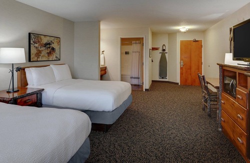 Quincy Hotel | Expanded Double in Stoney Creek Quincy! 2 Double Beds, Club Chair