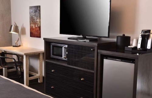 Broken Arrow Hotel | Expanded King Sofa in Stoney Creek! Living Area, Parking | 2 Units